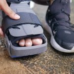 Ból ścięgna Achillesa po kontuzji: powrót do marszu i biegu krok po kroku Stopa w ortezie po urazie ścięgna Achillesa podczas rehabilitacji